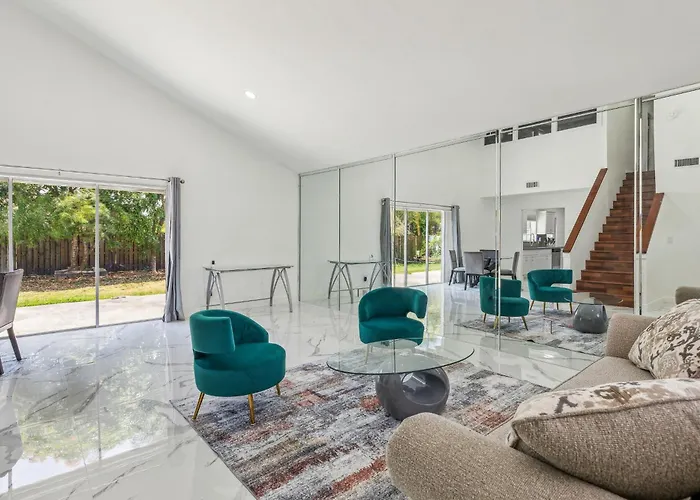 Spacious 3Br Villa In Miami With Fenced Backyard