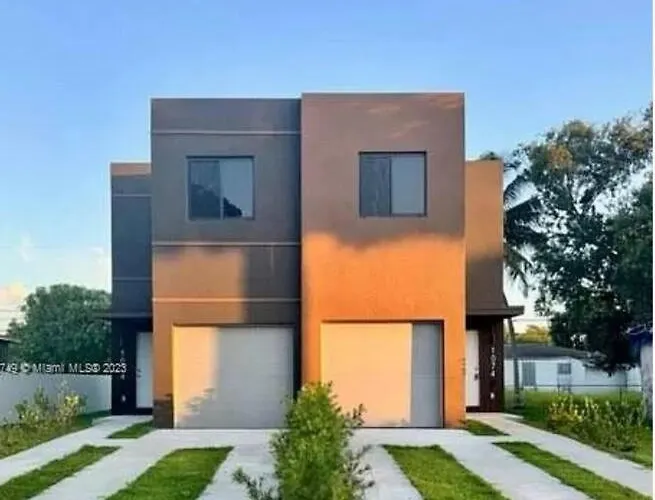 Luxe 3 Bed & 3 Bath Minutes From Design District