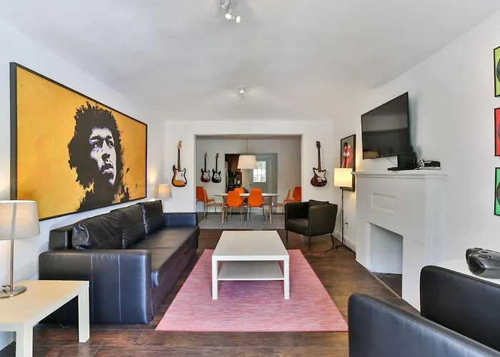 Modern Rock Themed House W Hot Tub Huge Yard