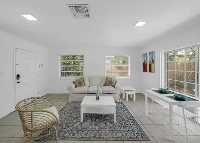 Spacious 2-2 In Heart Of Calle 8 - Family