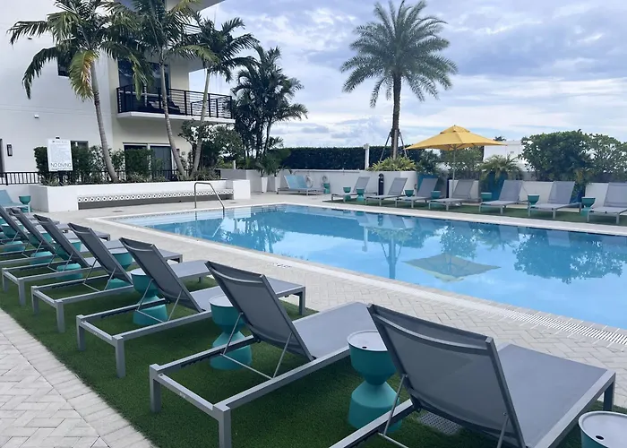 Master Bed Room In Calle Ocho