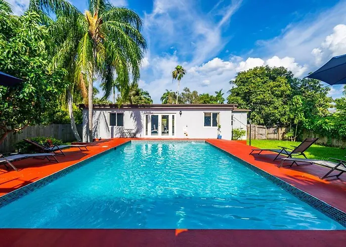 Spacious 3 Bedroom Home With Oversized Pool & Backyard