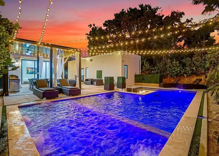 New Bali Resort Style Villa With Vast Pool & Jacuzzi And Outdoor Grilling