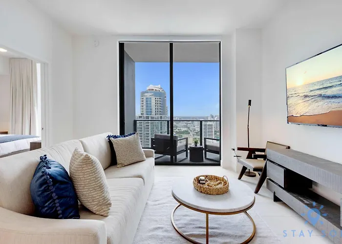 Chic Downtown - City Views Gym & Pool
