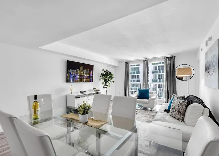 Skyline Water View 2Br Apartment Free Parking