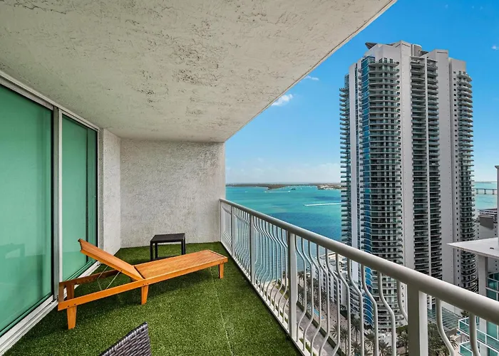 Modern Bayview Apartment In Brickell Bay