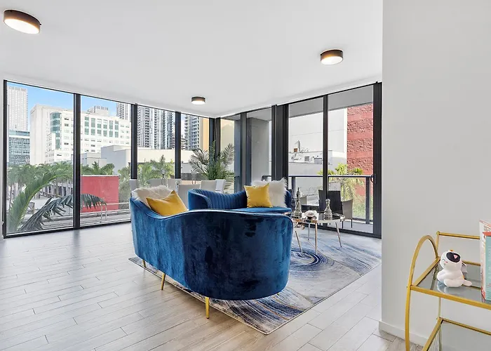 Vacaywood - High-Rise With Rooftop Pool & Panoramic City Views