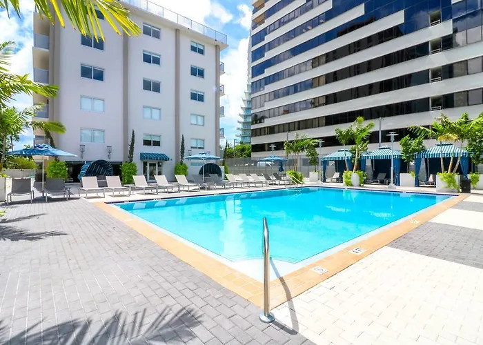 Large Apartment In Coconut Grove With Marina Views