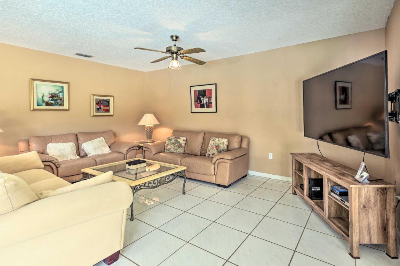 With Pool In Upscale Pinecrest Village *
