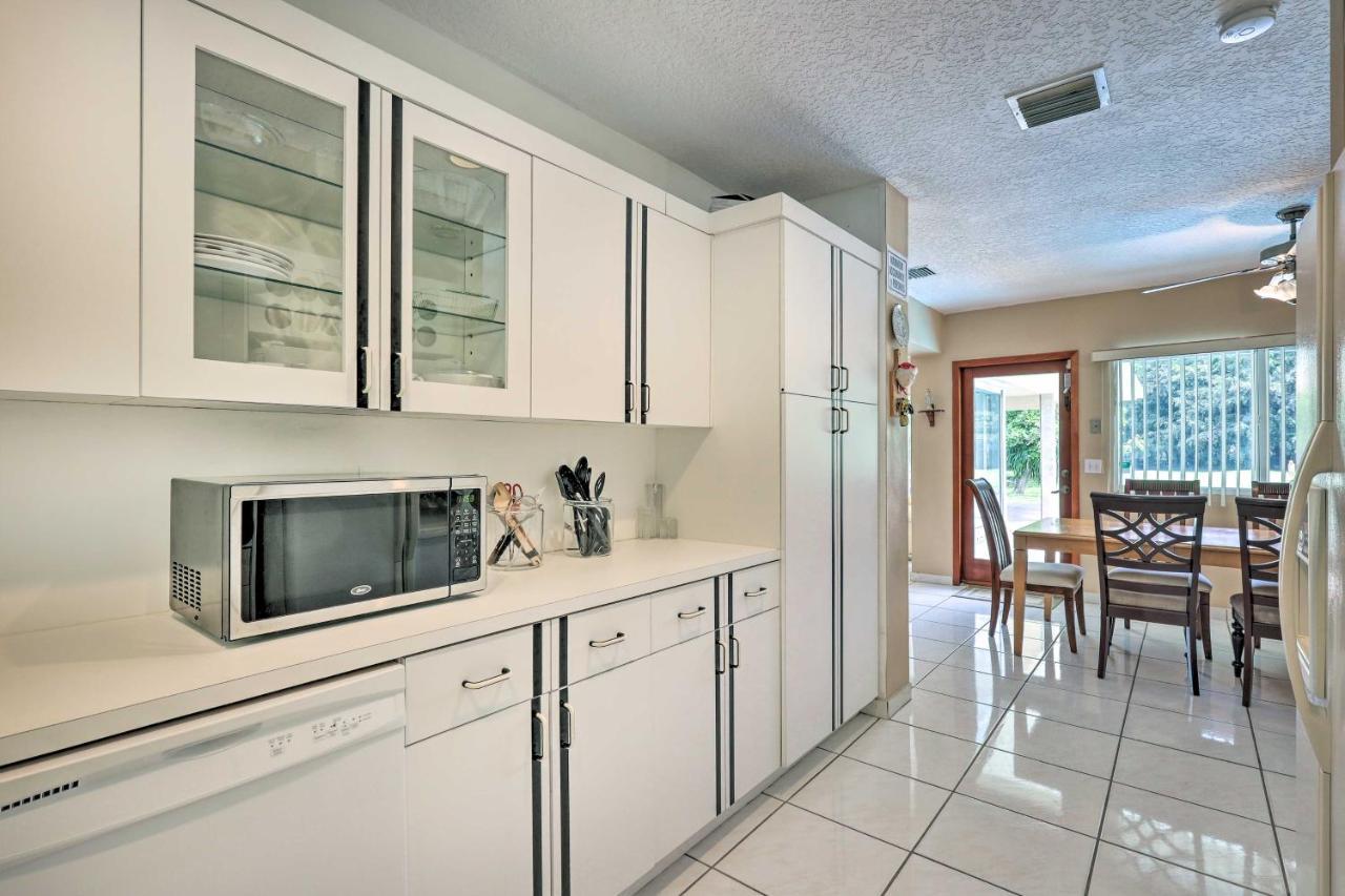 With Pool In Upscale Pinecrest Village *