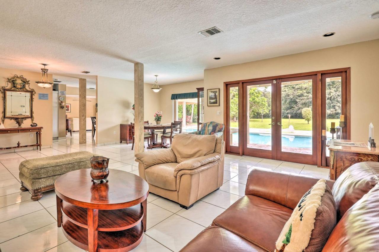 With Pool In Upscale Pinecrest Village Holiday home