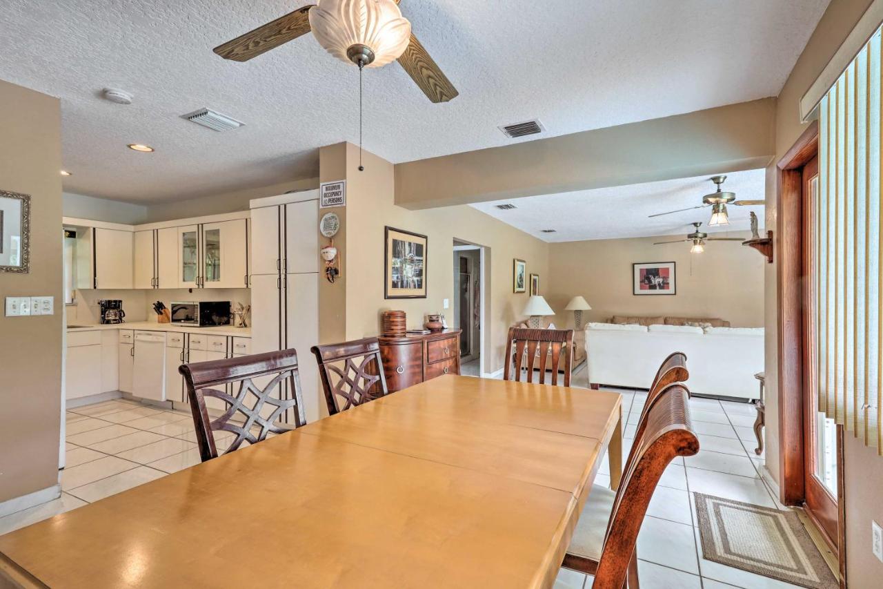 With Pool In Upscale Pinecrest Village