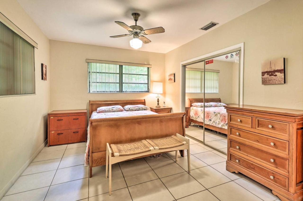 With Pool In Upscale Pinecrest Village Holiday home *