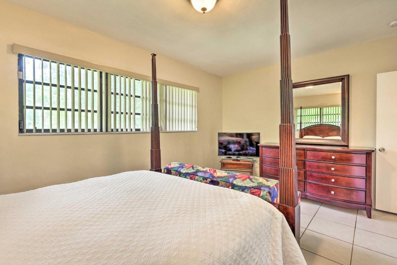 With Pool In Upscale Pinecrest Village *