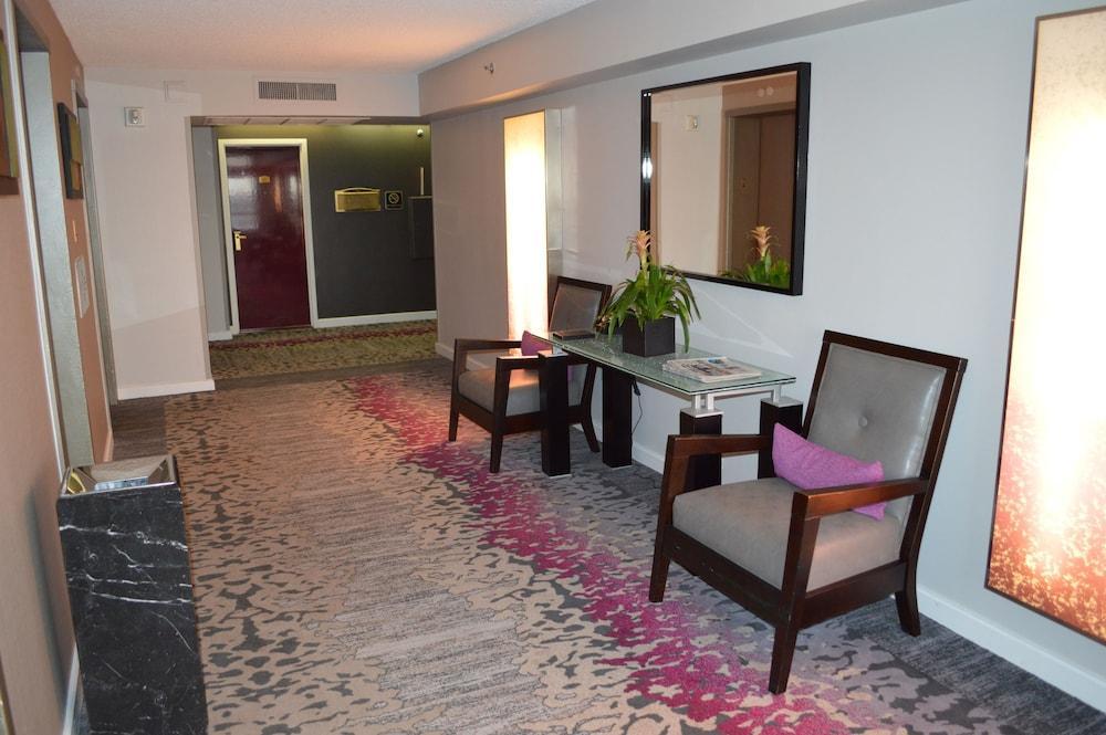 Hotel Pullman Airport 4*
