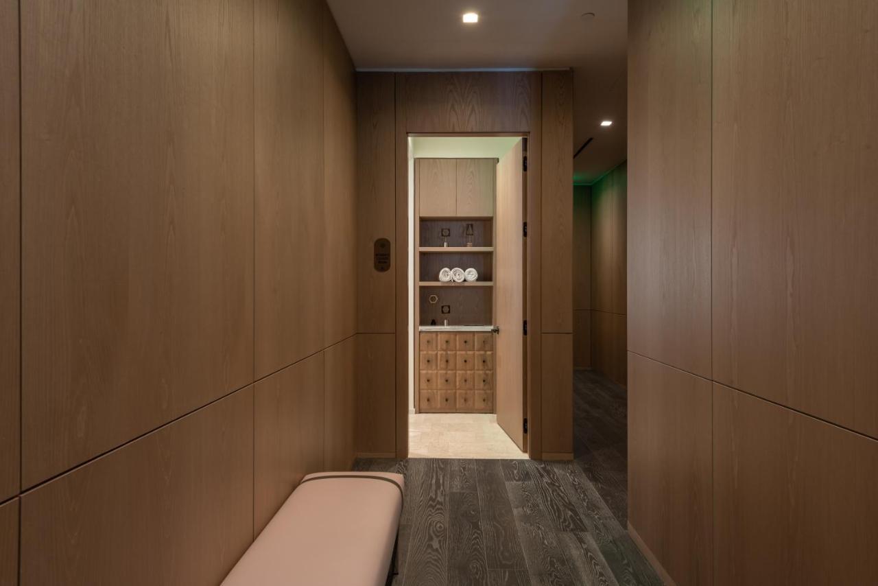 212 Located At Sls Lux Brickell, Managed And Operated By And The Beaches Aparthotel 4*