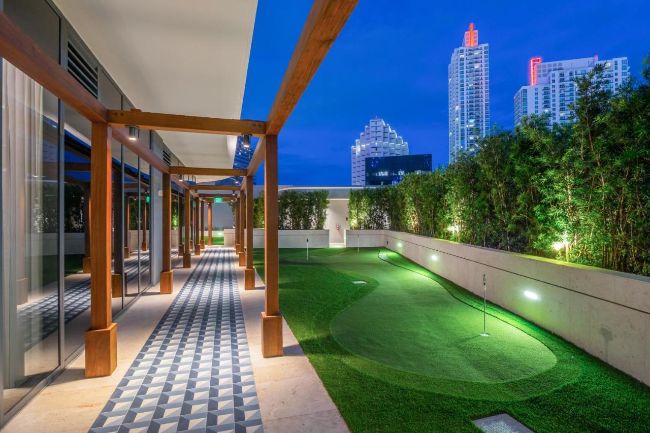 212 Located At Sls Lux Brickell, Managed And Operated By And The Beaches Aparthotel 4*