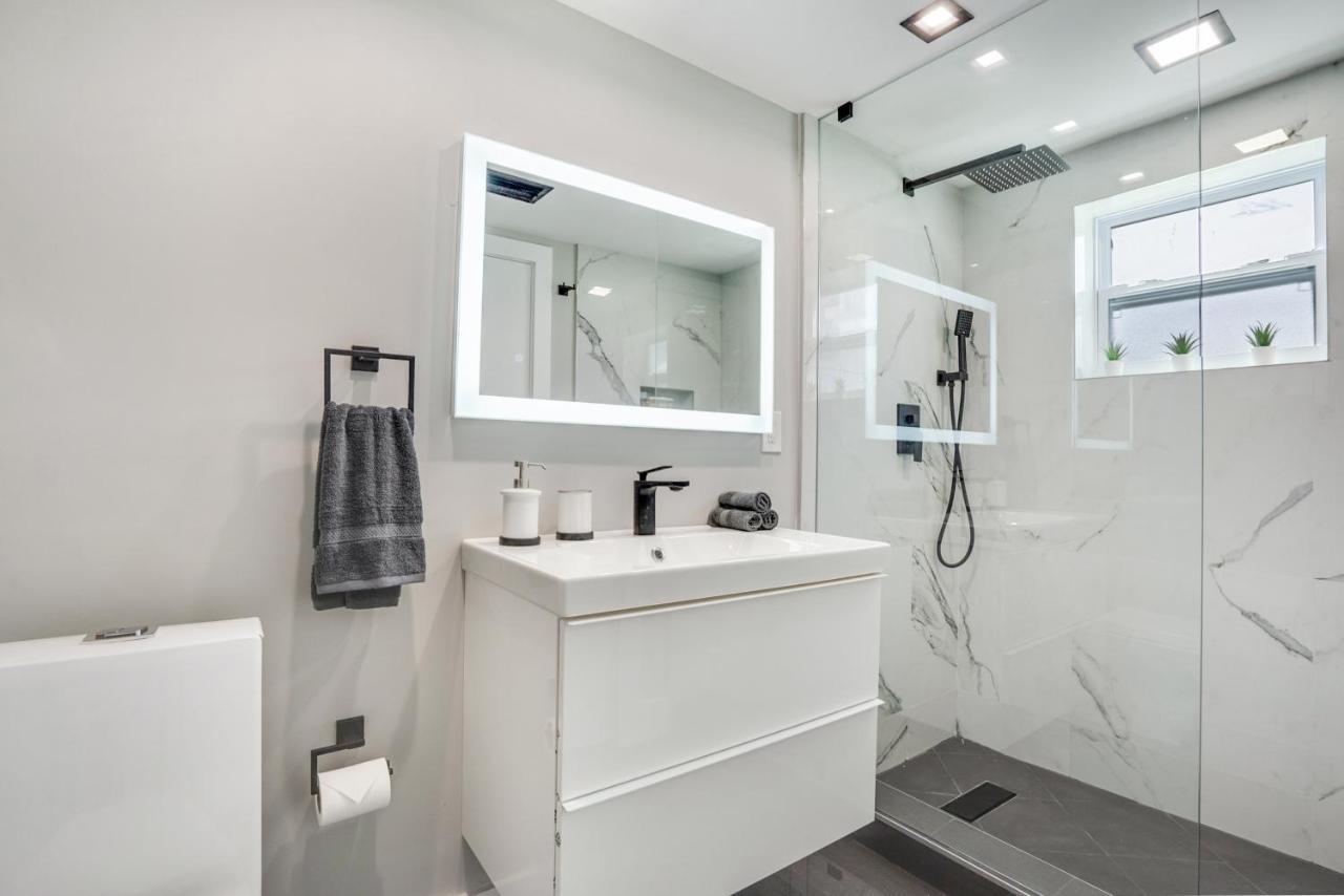 Luxury Chill Close To: South Beach/airport/wynwood/design District/4 Free Gated Parking Holiday home Miami