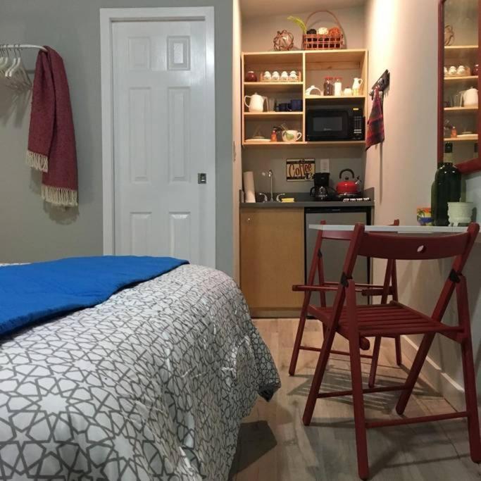 Walk To Restaurants And Shops - 5s Apartment *