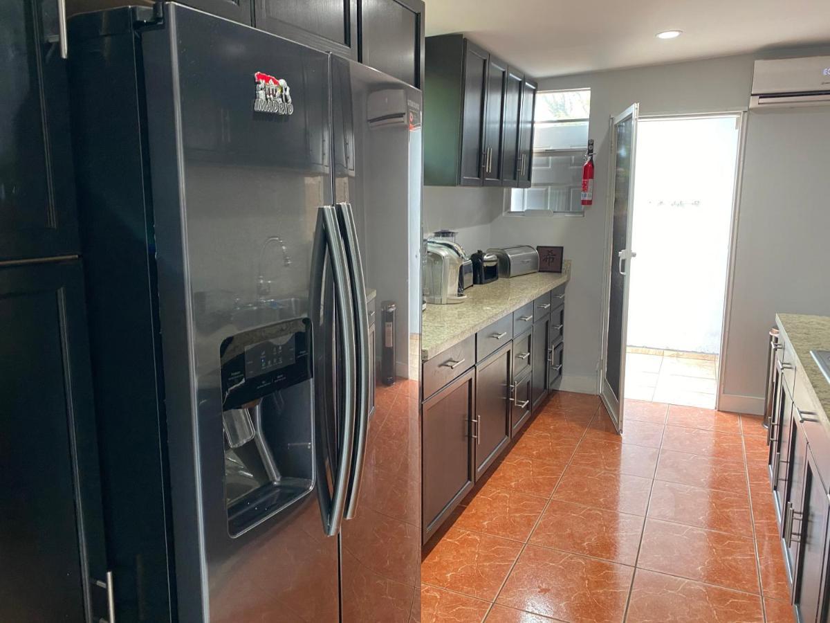 Casa de férias Main House 3 Bed 2 Bath & 1 Bed 1 Bath *