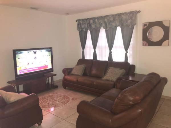 Casa Rosa Women's Albergue Miami