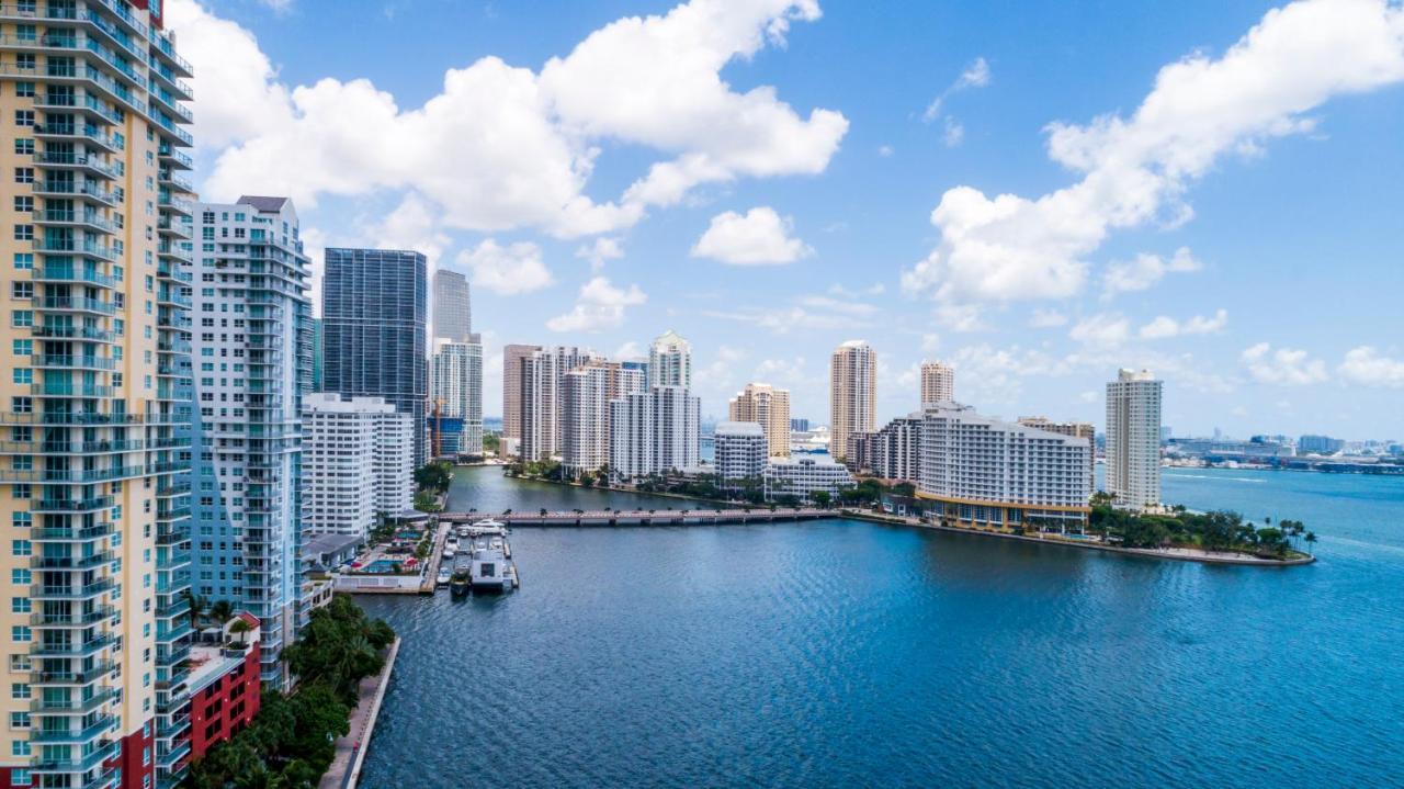 Downtown Brickell Spacious 4 Bedrooms 6 Beds *