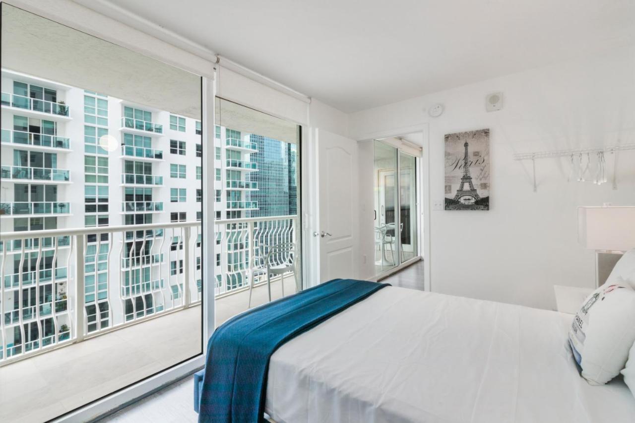 Downtown Brickell Spacious 4 Bedrooms 6 Beds