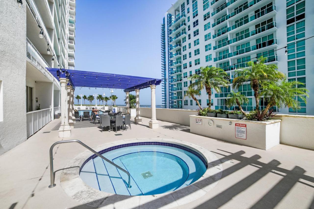 Downtown Brickell Spacious 4 Bedrooms 6 Beds Apartment