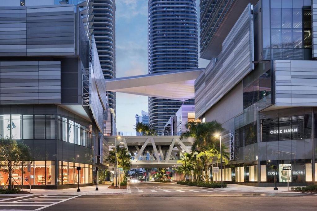 Downtown Brickell Spacious 4 Bedrooms 6 Beds Apartment Miami