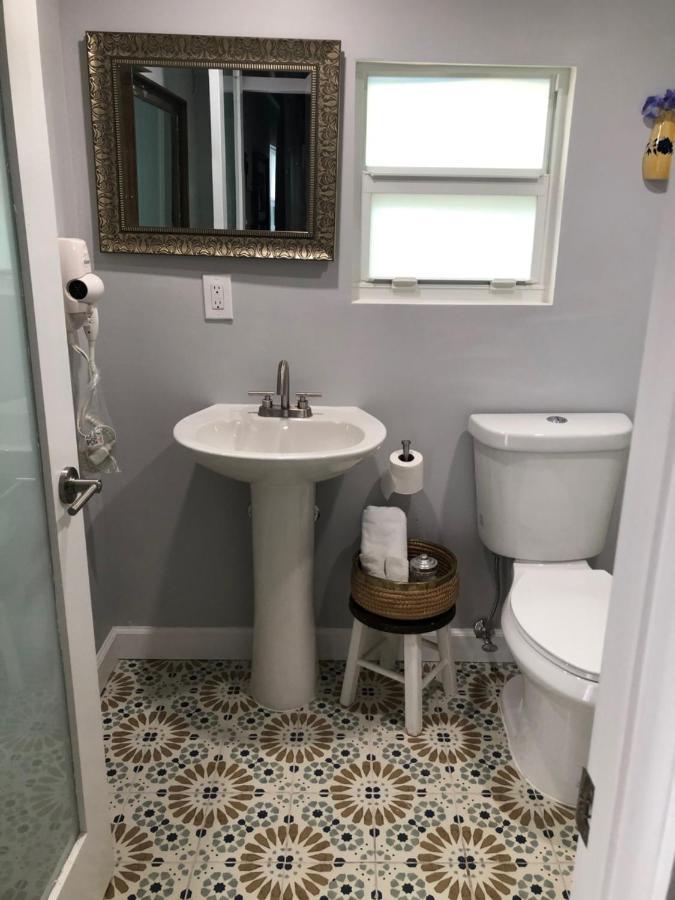 Private And Secluded In Little Havana - 6v