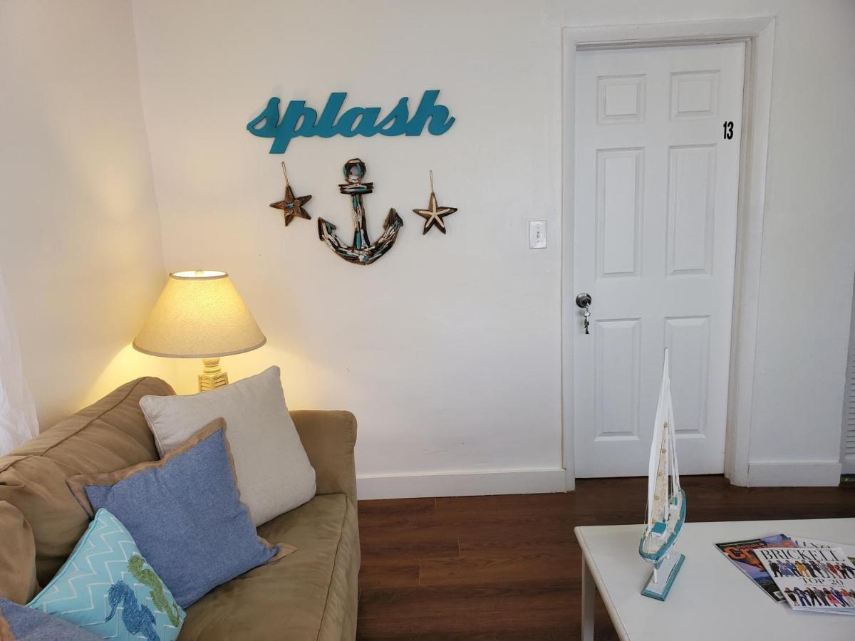 La Azul - A Beachy In *