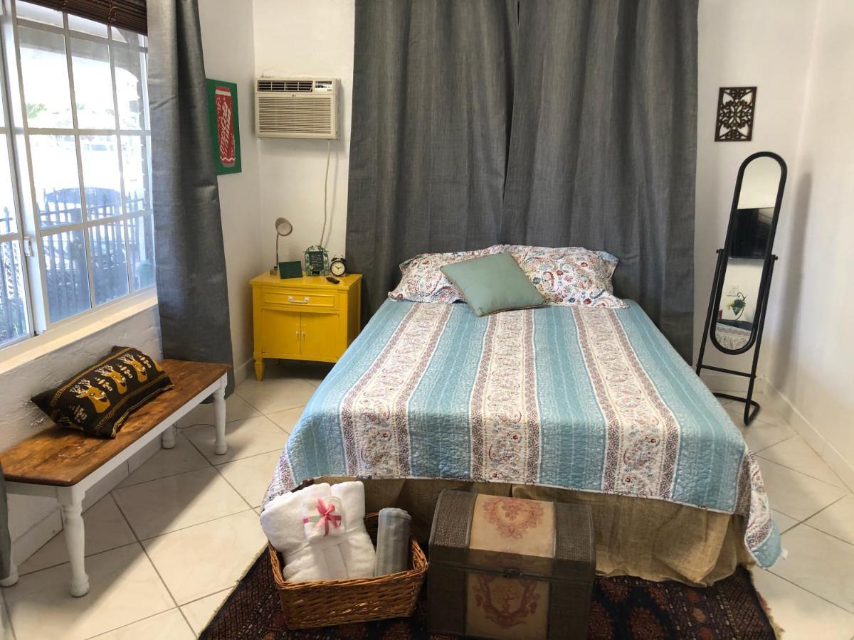 Private In The Heart Of Calle Ocho Homestay *