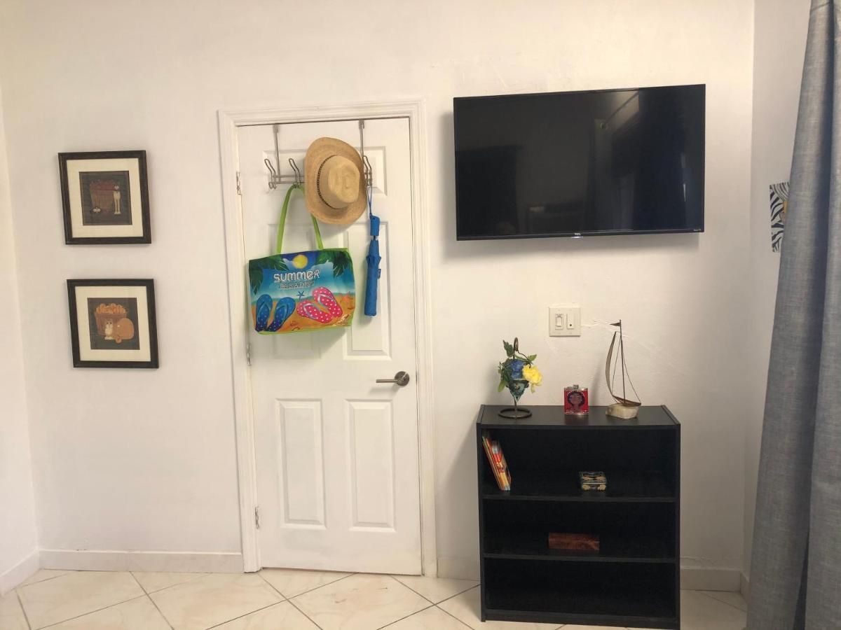 Private In The Heart Of Calle Ocho Homestay