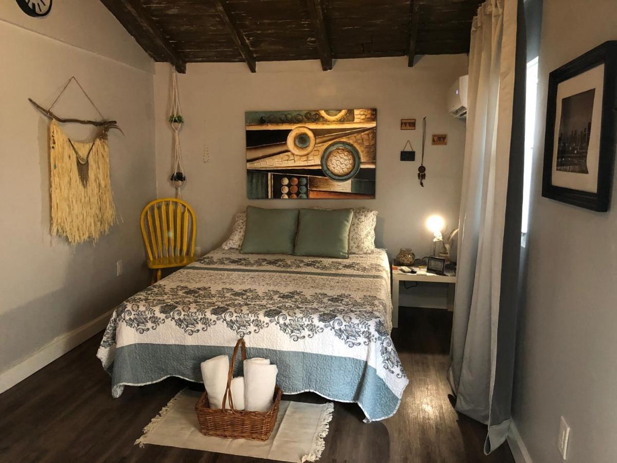 Private And Secluded In Little Havana - 6v Apartment *