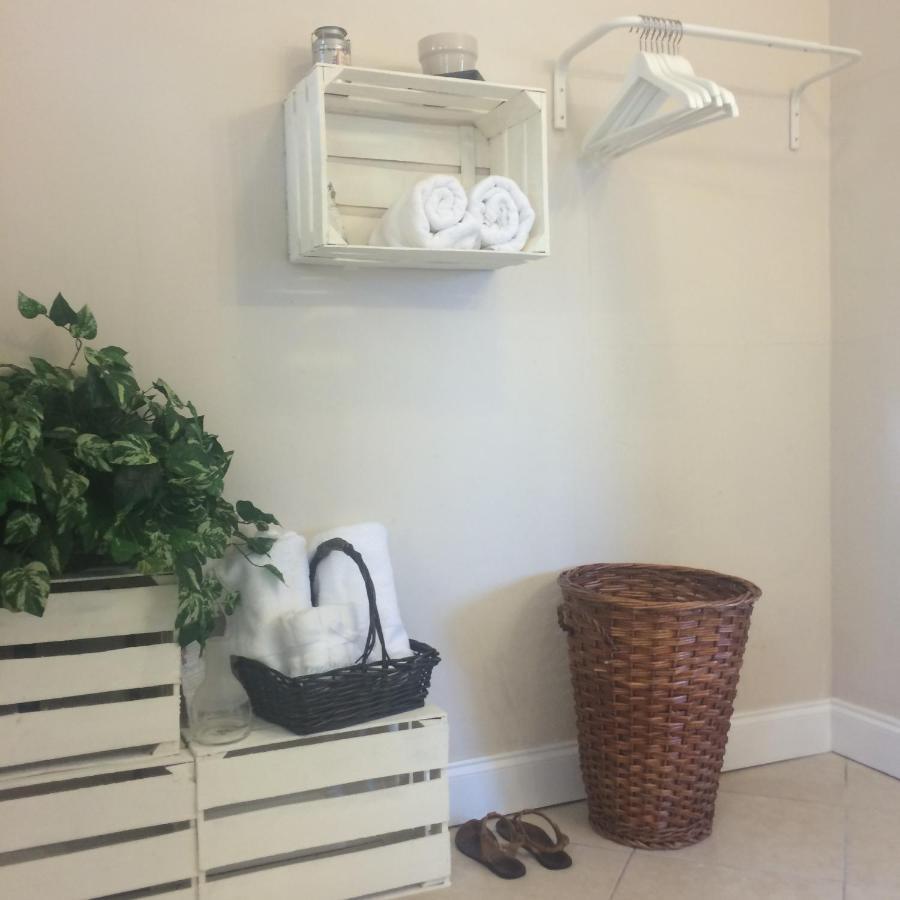 Chic And Comfortable Free Street Parking Apartment Miami