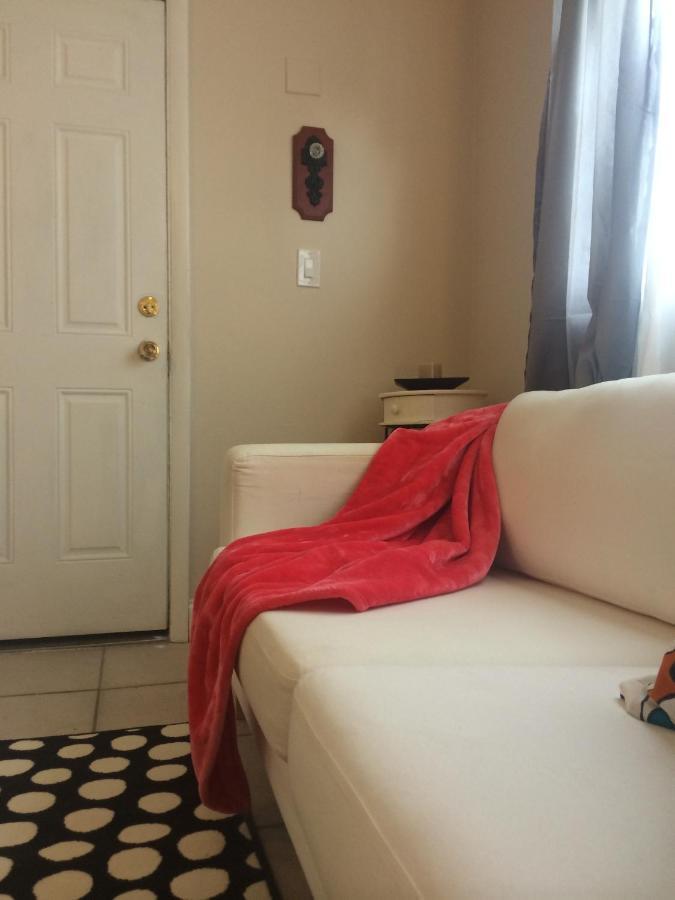 Chic And Comfortable Free Street Parking Apartment Miami