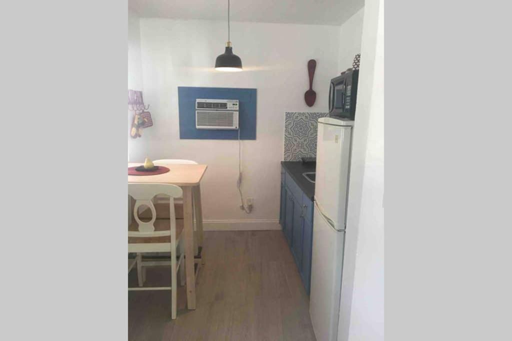 Chic And Comfortable Free Street Parking Apartment Miami