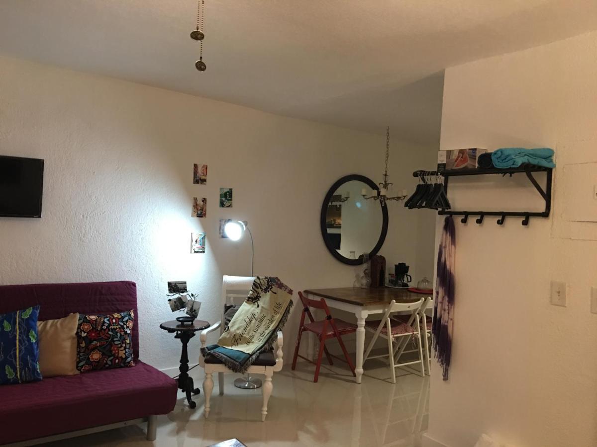 Private Blocks From Coconut Grove Apartment *