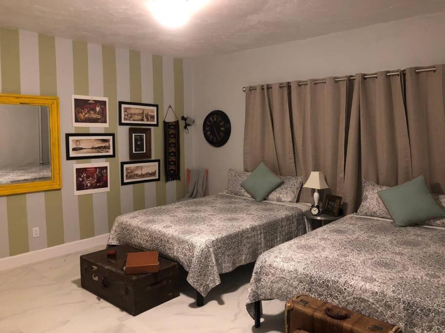 Homestay Spacious And Comfy Near Mia 2 Queen Beds Miami