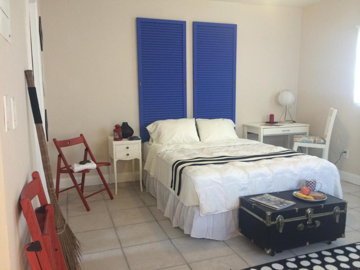 Chic And Comfortable Free Street Parking Apartment