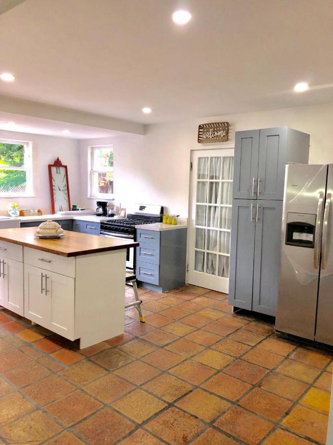 Comfy And Spacious With Free Parking