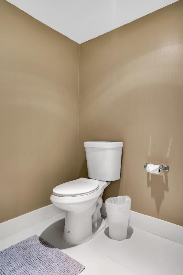 Newly Remodeled - Key Colony Apartment Miami