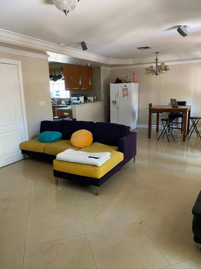 House World Connect Homestay Miami