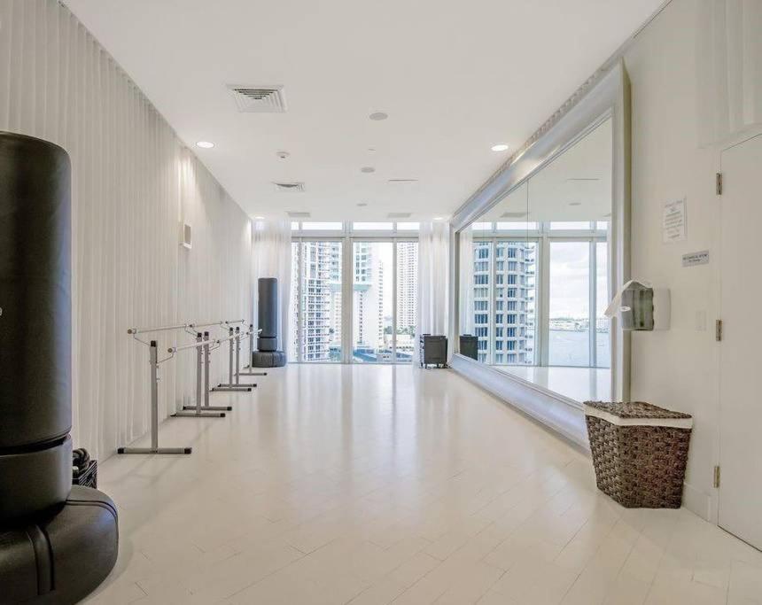 Waterfront Spacious Luxury 1 Bedroom Iconbrickell * Miami