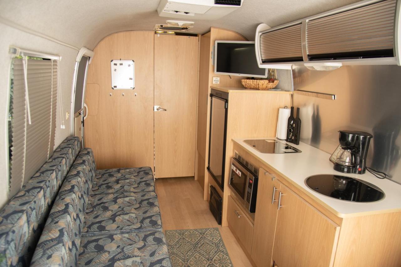 Apartment Airstream In The Center Of It *