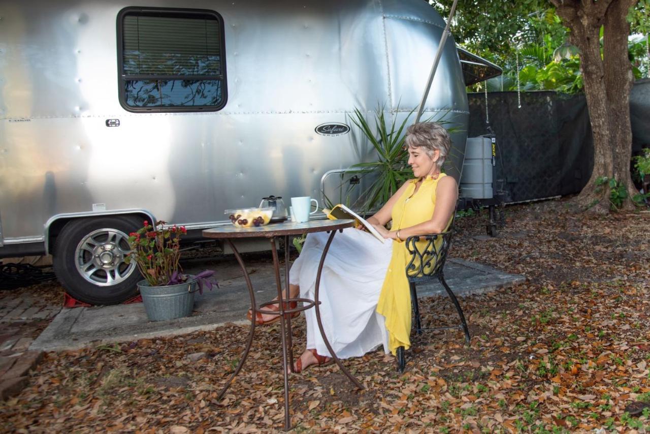 Airstream In The Center Of It Apartment *