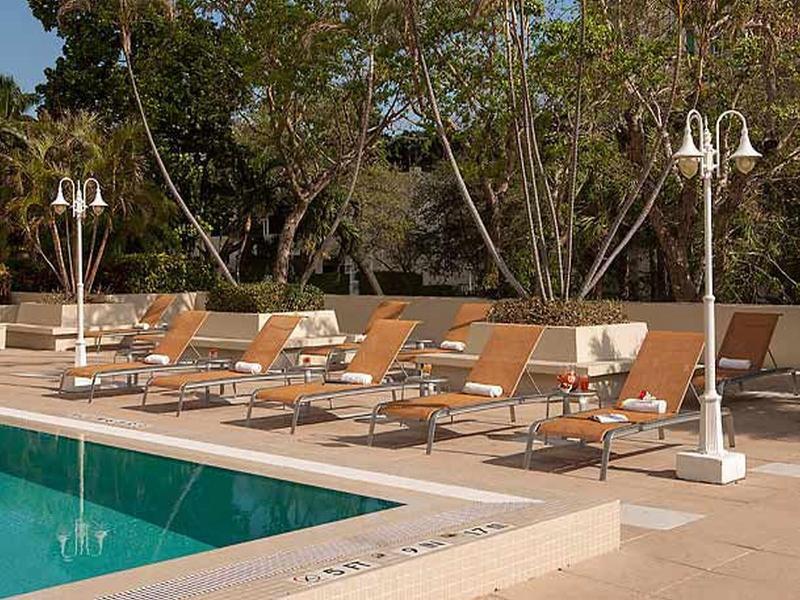Courtyard Coconut Grove Hotel 3*