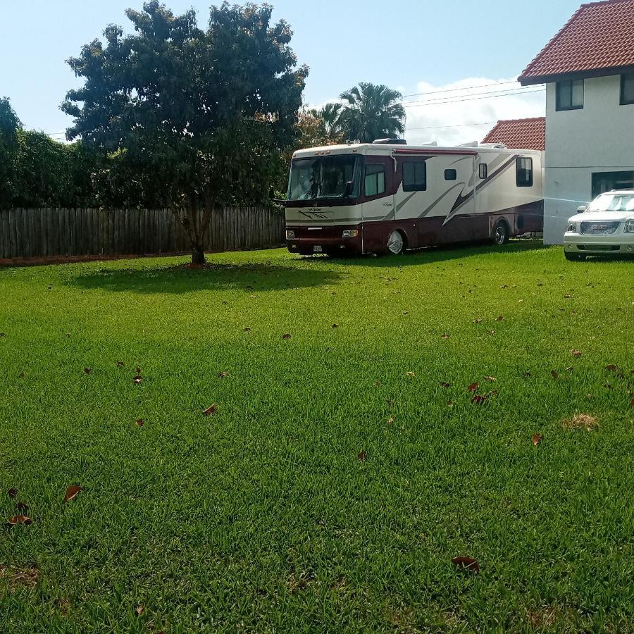 Remodeled And Comfortable Rv - Free Parking Acampamento Miami