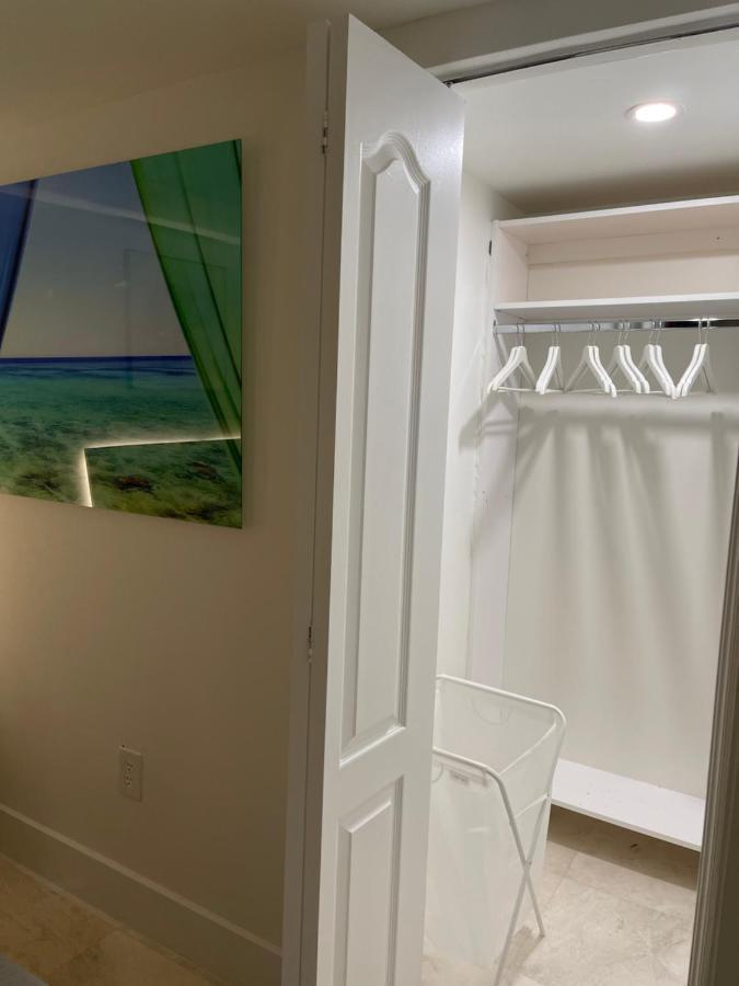 Downtown Brickell Bay & Pool View 4 Bedrooms * Miami