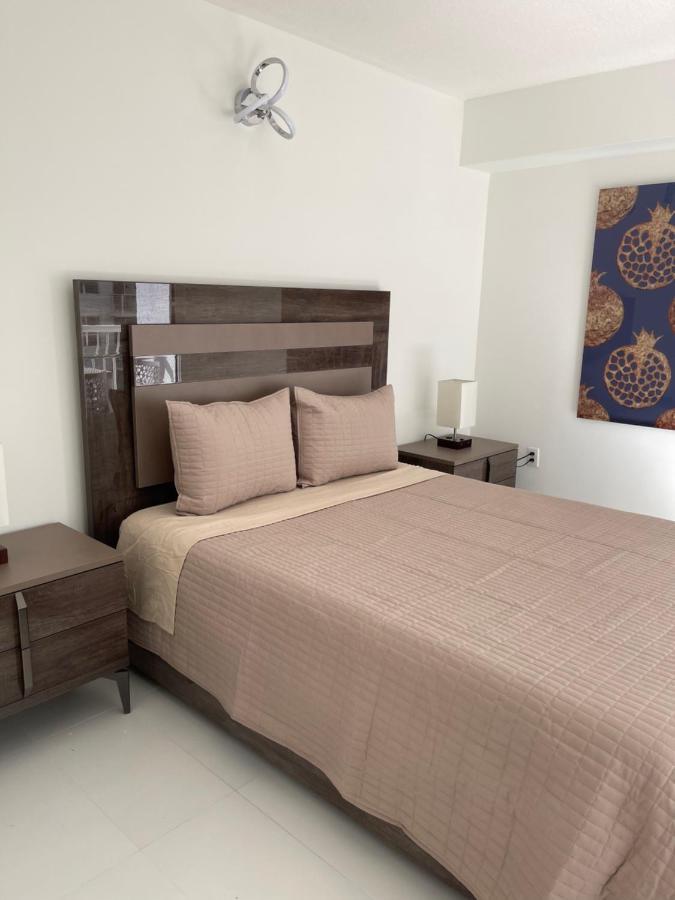 Downtown Brickell Bay & Pool View 4 Bedrooms *